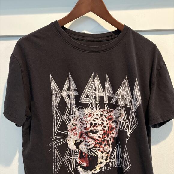 Def Leppard Shirt Mens XL Black Band Tee Graphic Leopard 2022 Rock Tour T-Shirt - Picture 3 of 9